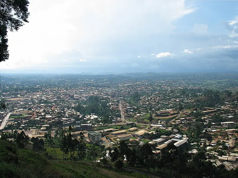 Bamenda vue depuis la route de montagne qui descend vers la ville