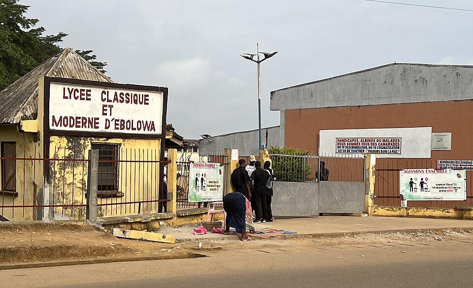 L'entrée du lycée classique et moderne d'Ebolowa
