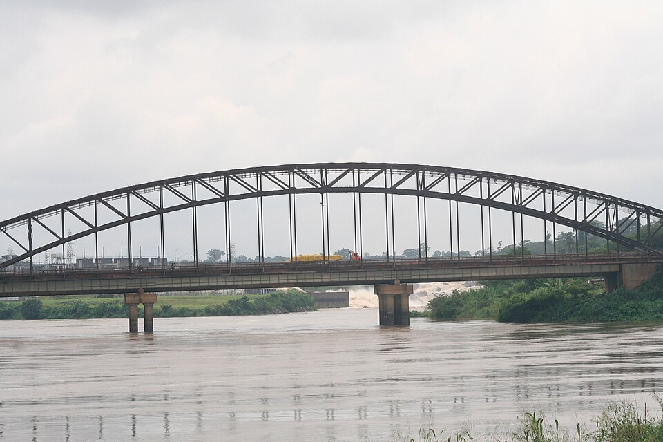 Le pont allemand sur la Sanaga, à l'entrée d'Édéa